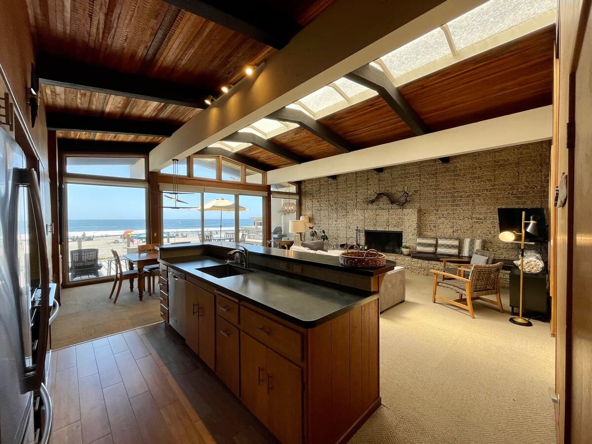 Oceanfront Home, Private Beach & Bonfires - Photo 2