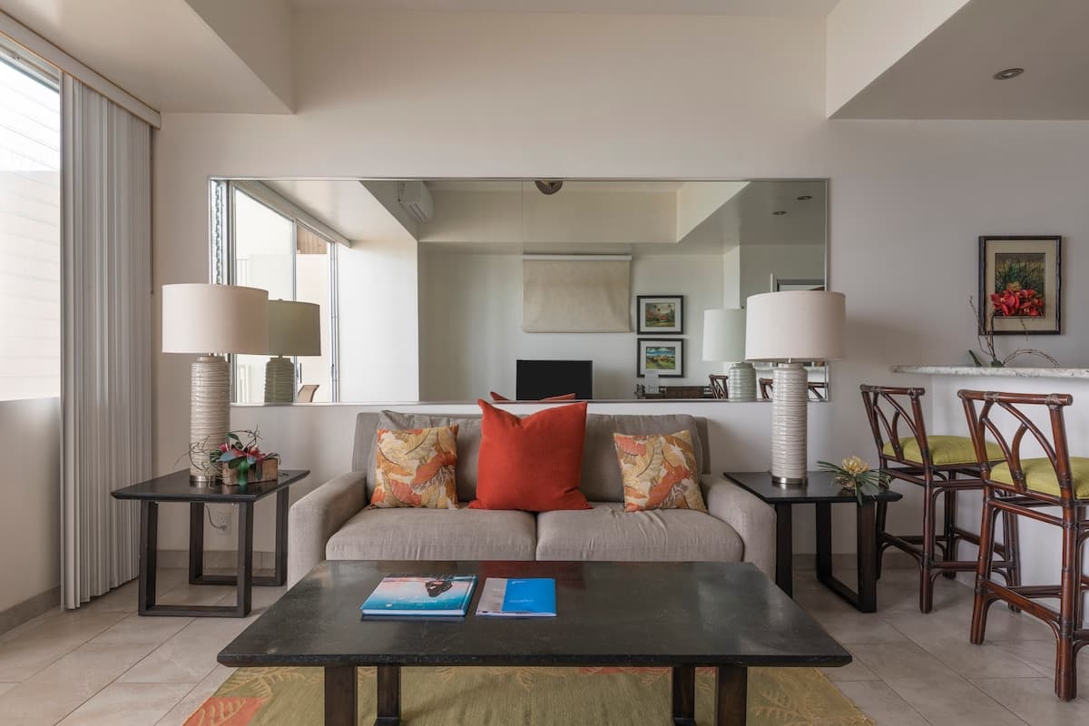 Condo in Honolulu · ★4.87 · 1 bedroom · 2 beds · 2 shared baths - Photo 1