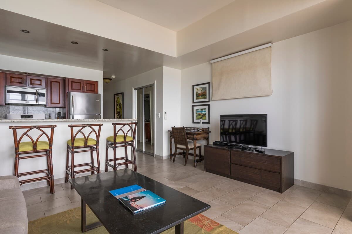 Condo in Honolulu · ★4.87 · 1 bedroom · 2 beds · 2 shared baths - Photo 4