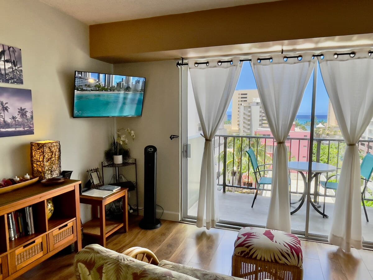 Condo in Honolulu · ★4.87 · 1 bedroom · 1 bed · 1 shared bath - Photo 2