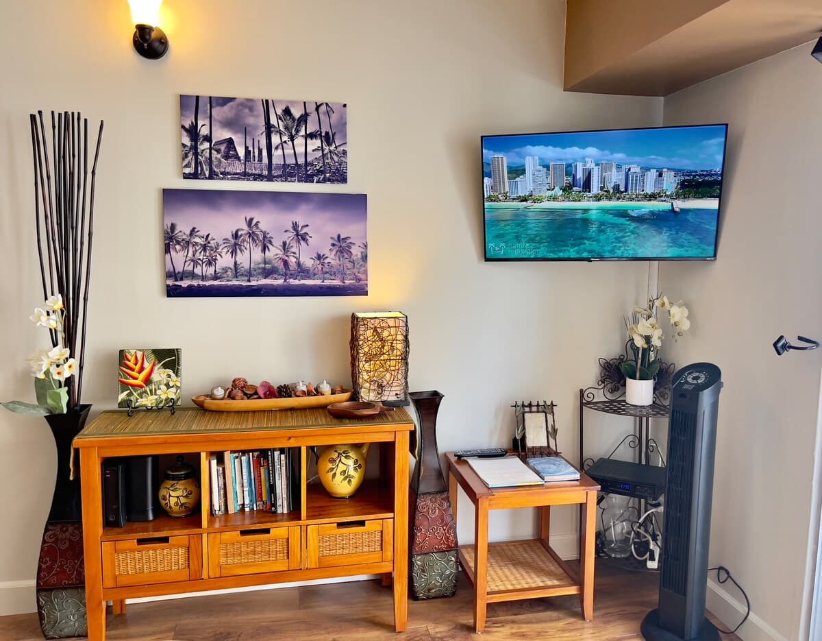 Condo in Honolulu · ★4.87 · 1 bedroom · 1 bed · 1 shared bath - Photo 1