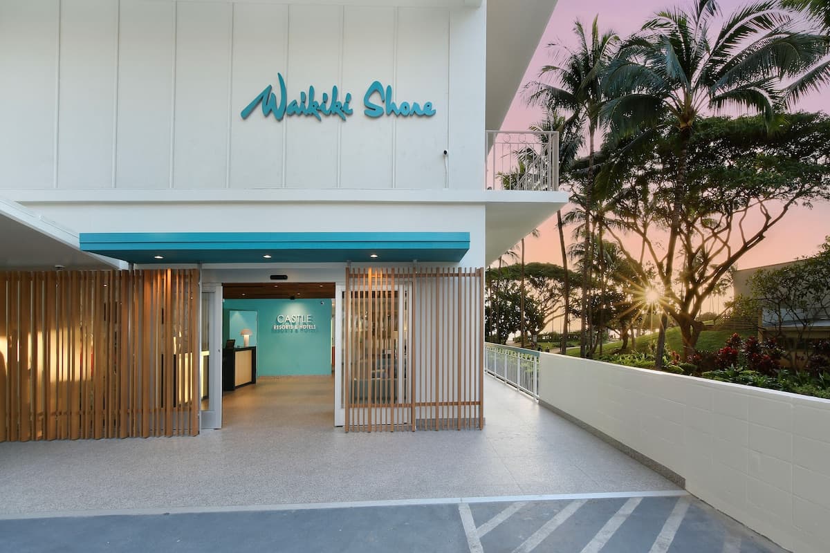 Condo in Honolulu · ★4.75 · 1 bedroom · 1 bed · 1 shared bath - Photo 2