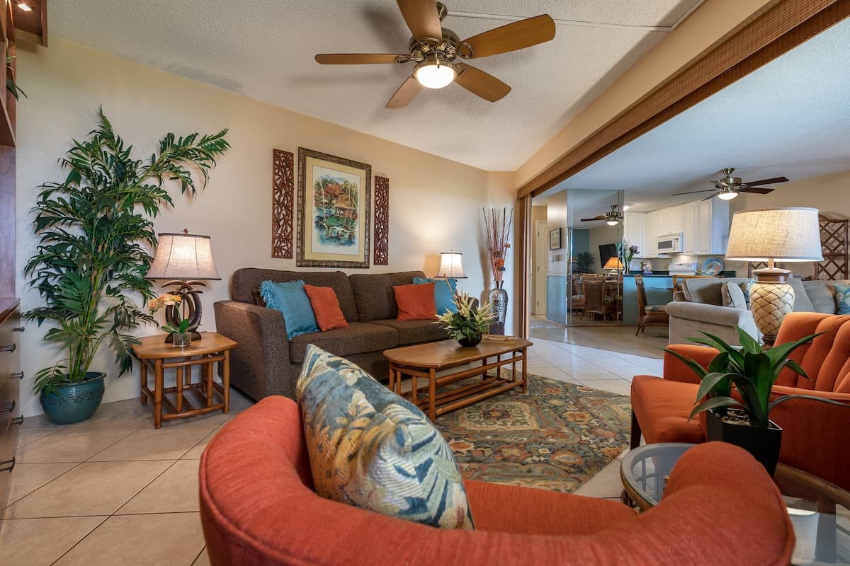 Condo in Kihei · ★4.71 · 2 bedrooms · 3 beds · 2 private baths - Photo 2