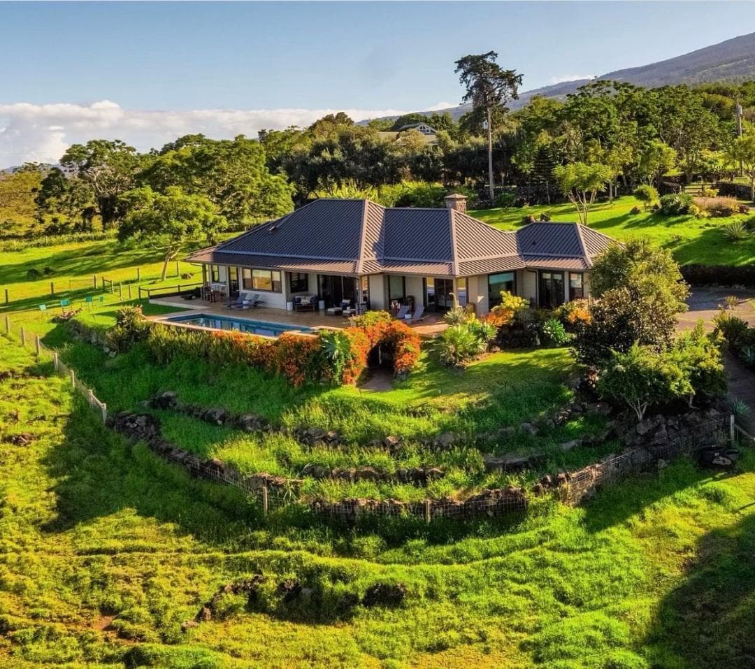 Home in Kula · ★5.0 · 2 bedrooms · 2 beds · 2.5 baths - Photo 3