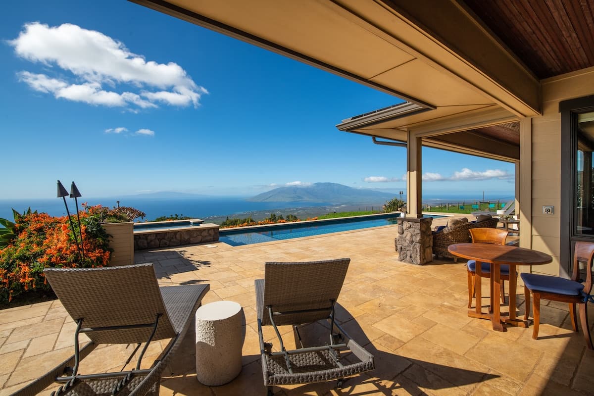 Home in Kula · ★5.0 · 2 bedrooms · 2 beds · 2.5 baths - Photo 2