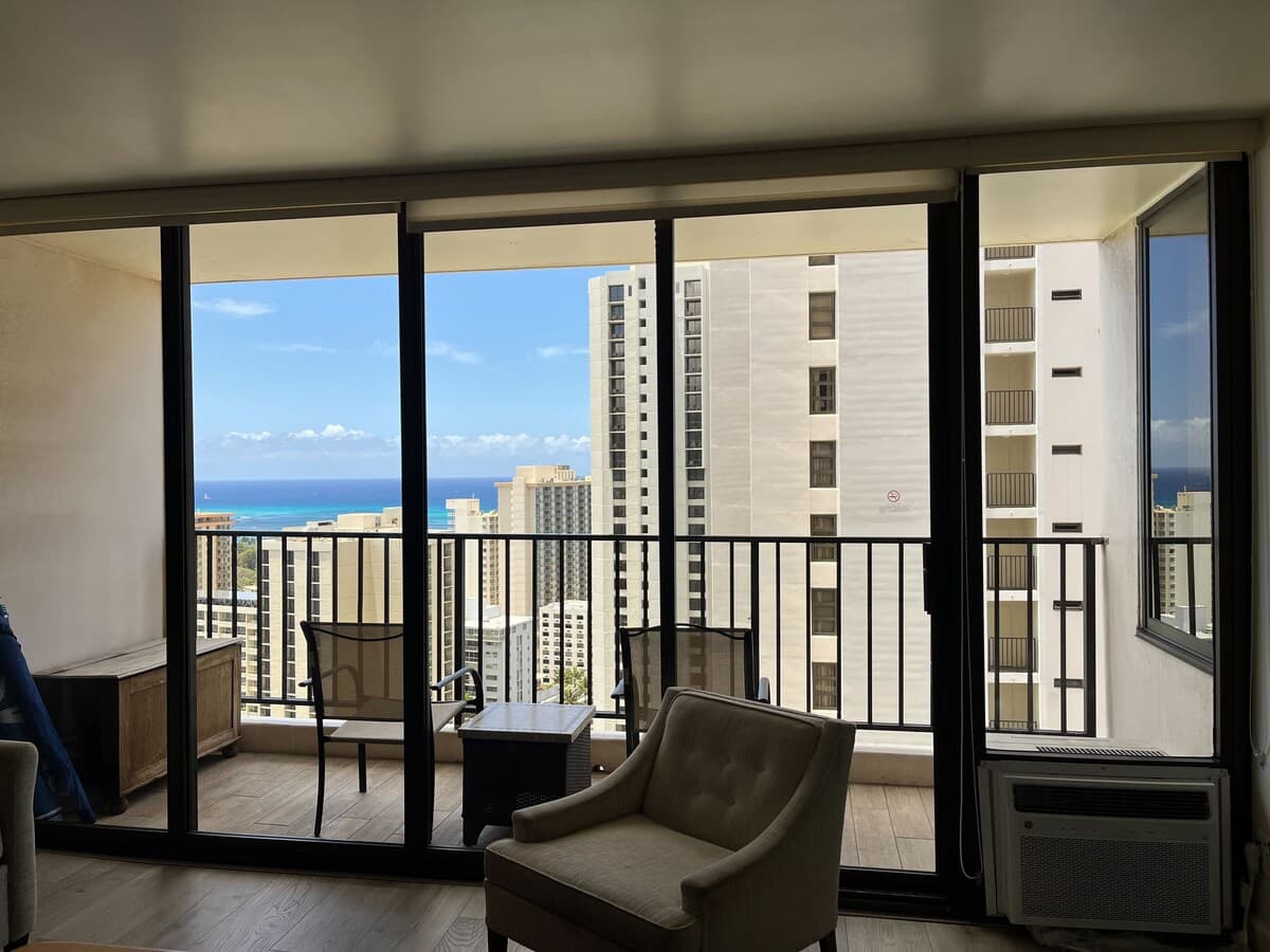 Condo in Honolulu · ★4.84 · 1 bedroom · 3 beds · 1 private bath - Photo 4