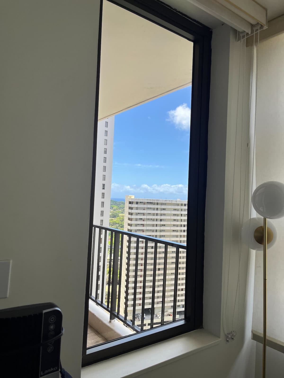 Condo in Honolulu · ★4.84 · 1 bedroom · 3 beds · 1 private bath - Photo 2