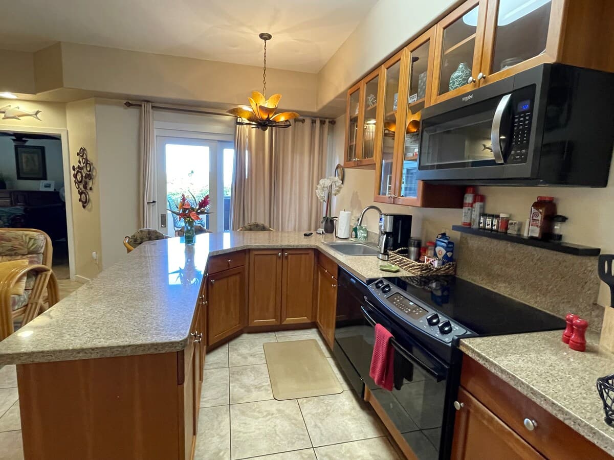 Condo in Kailua-Kona · ★4.94 · 2 bedrooms · 3 beds · 2 baths - Photo 5