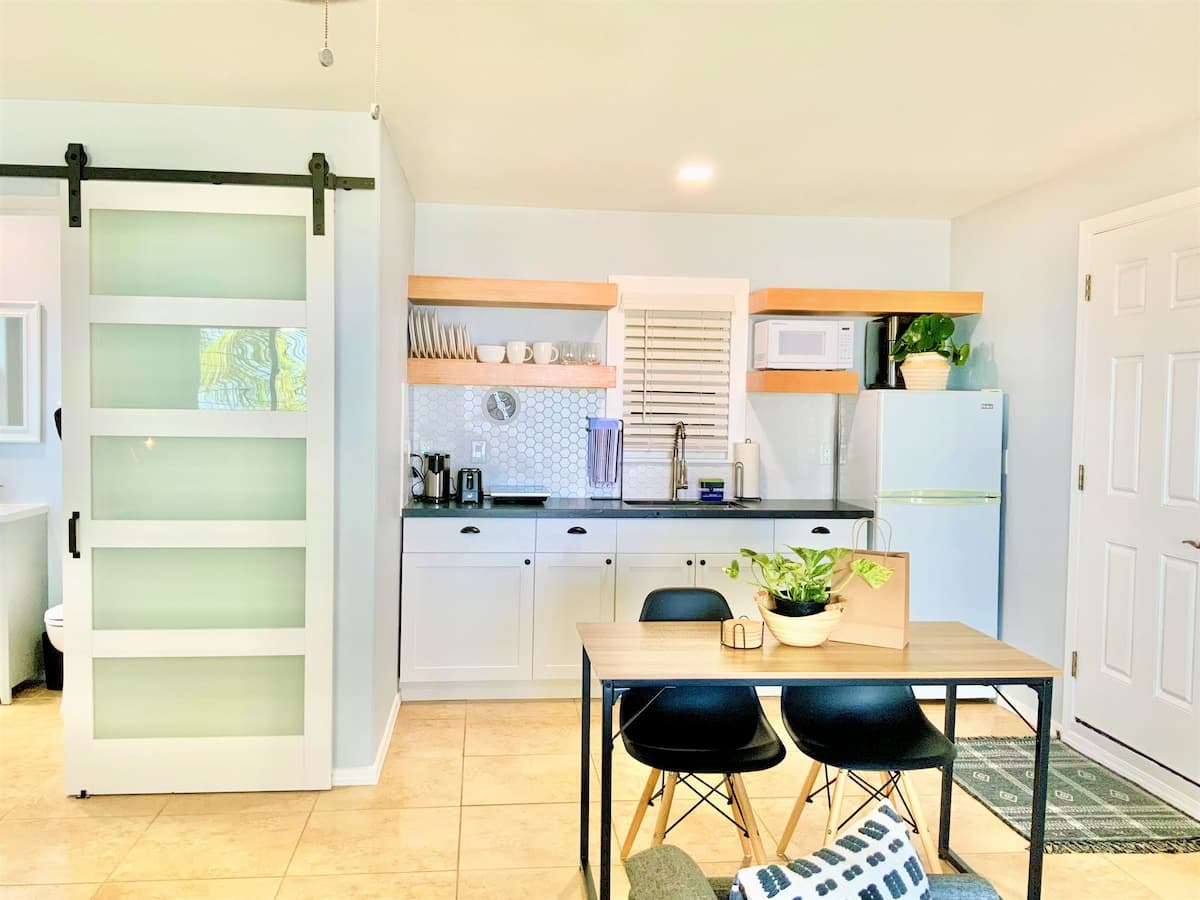 Guesthouse in Kailua-Kona · ★4.98 · Studio · 1 bed · 1 bath - Photo 3