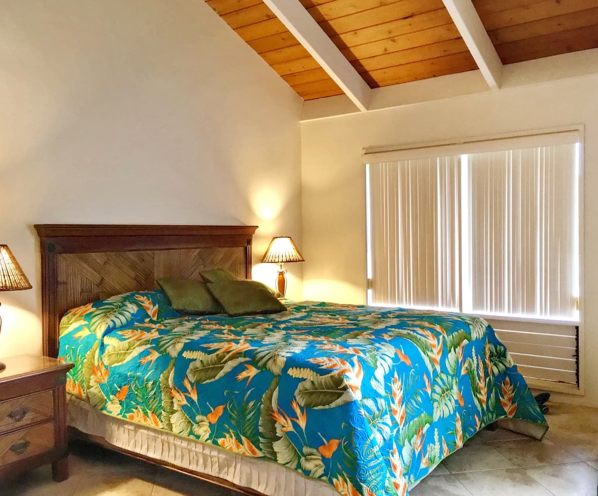 Condo in Kailua-Kona · ★4.88 · 3 bedrooms · 4 beds · 2.5 baths - Photo 5