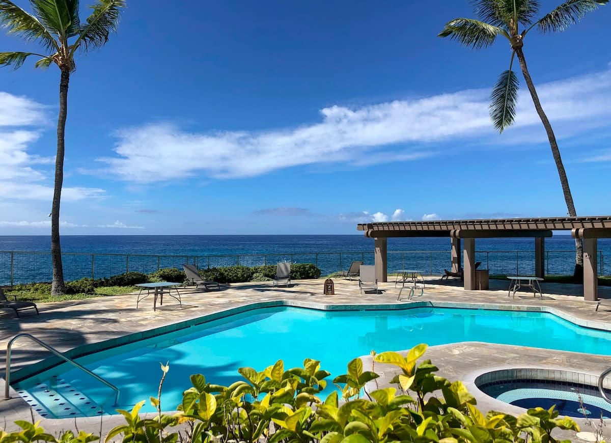 Condo in Kailua-Kona · ★4.88 · 3 bedrooms · 4 beds · 2.5 baths - Photo 2