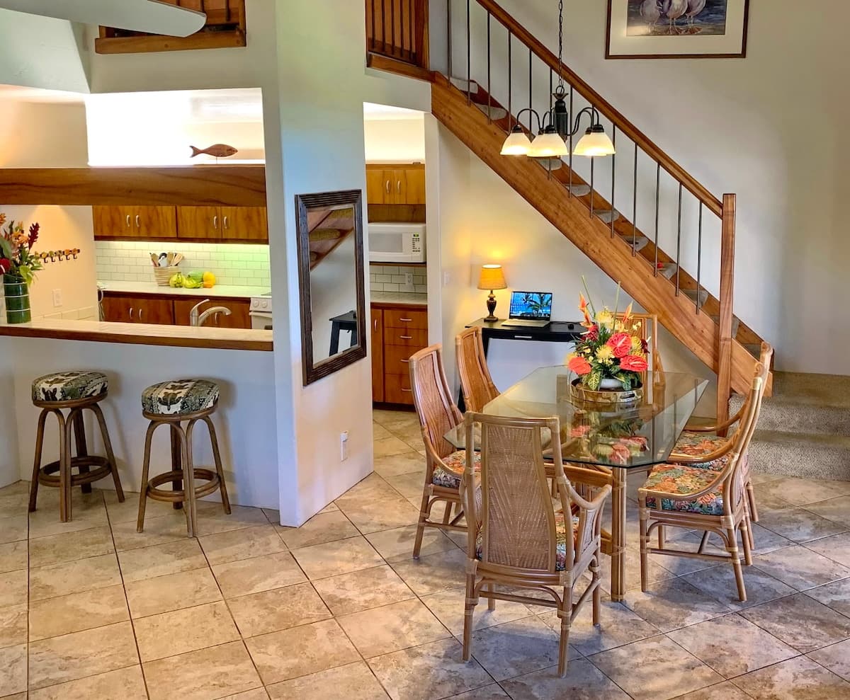 Condo in Kailua-Kona · ★4.88 · 3 bedrooms · 4 beds · 2.5 baths - Photo 4