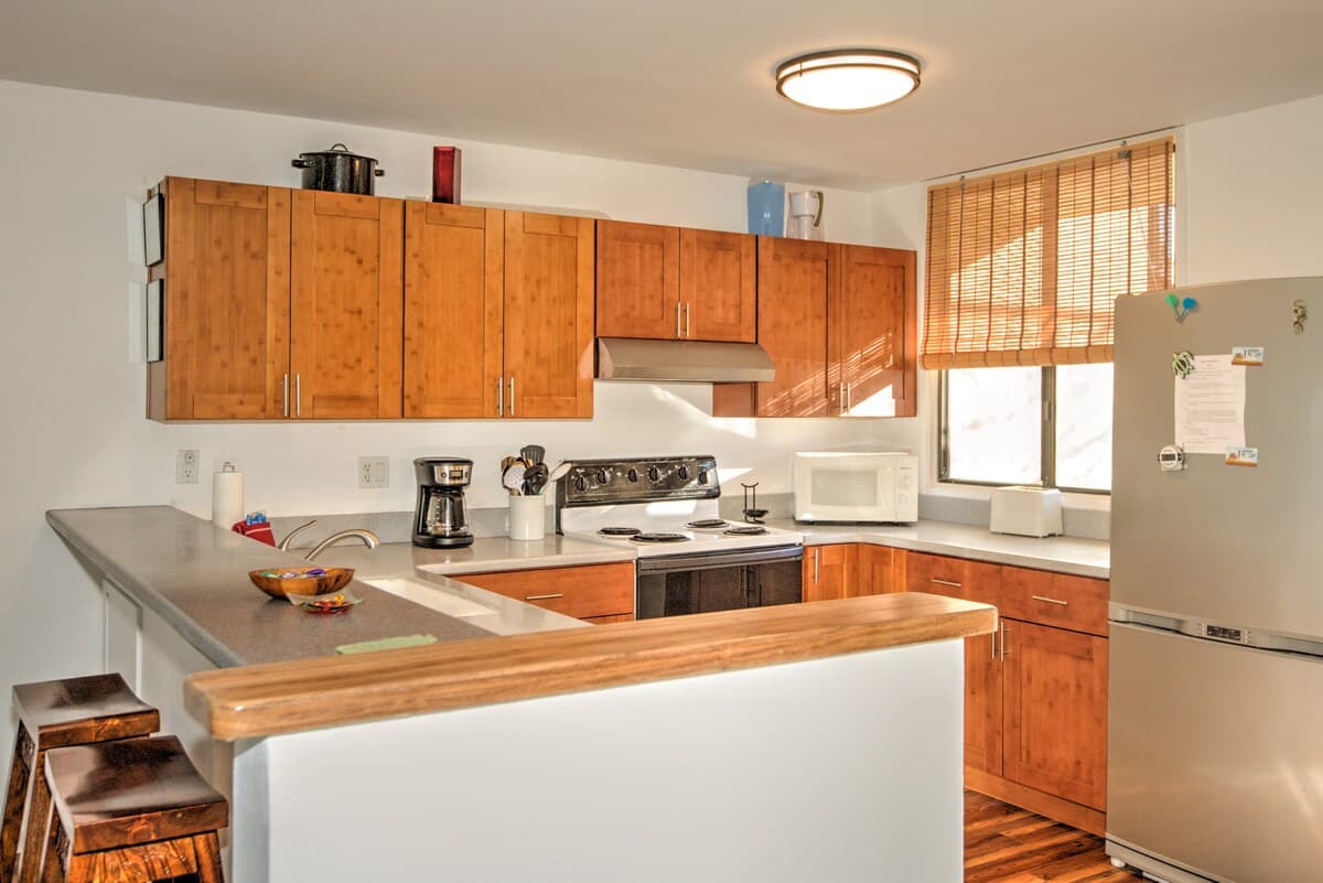 Condo in Kailua-Kona · ★4.86 · 2 bedrooms · 4 beds · 2 private baths - Photo 4