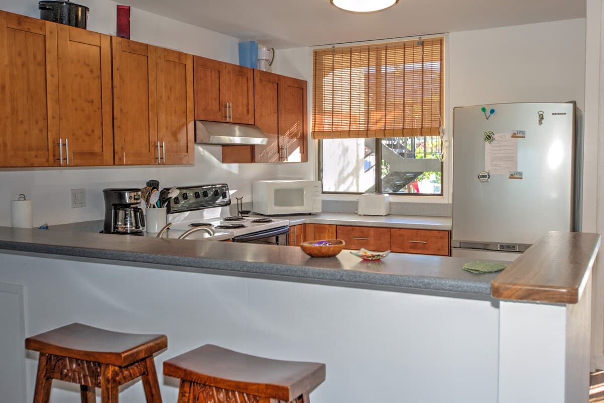 Condo in Kailua-Kona · ★4.86 · 2 bedrooms · 4 beds · 2 private baths - Photo 2