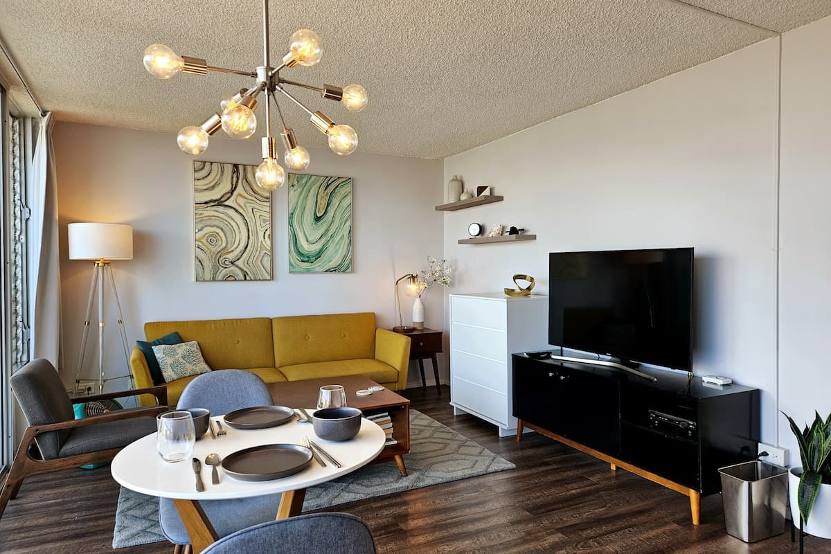 Condo in Honolulu · ★4.92 · Studio · 1 bed · 1 private bath - Photo 1