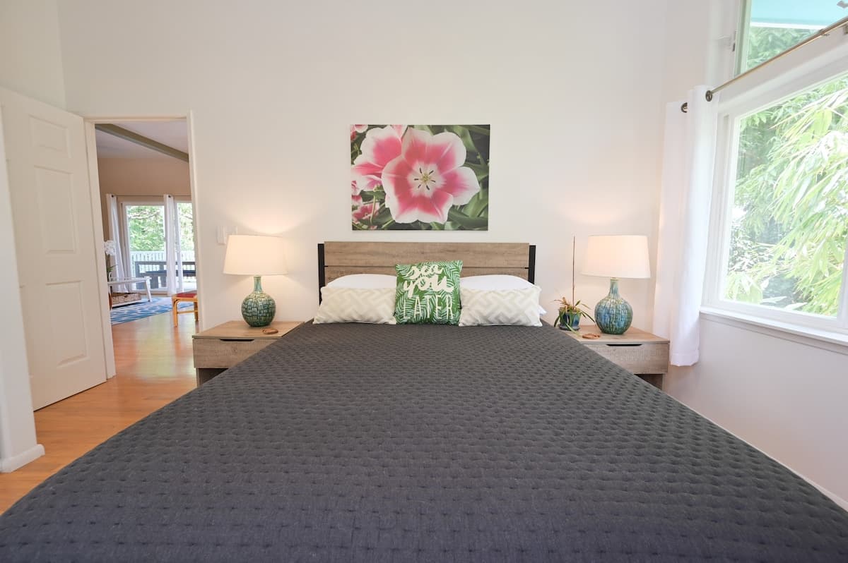 Home in Pahoa · ★4.9 · 2 bedrooms · 3 beds · 1 private bath - Photo 3