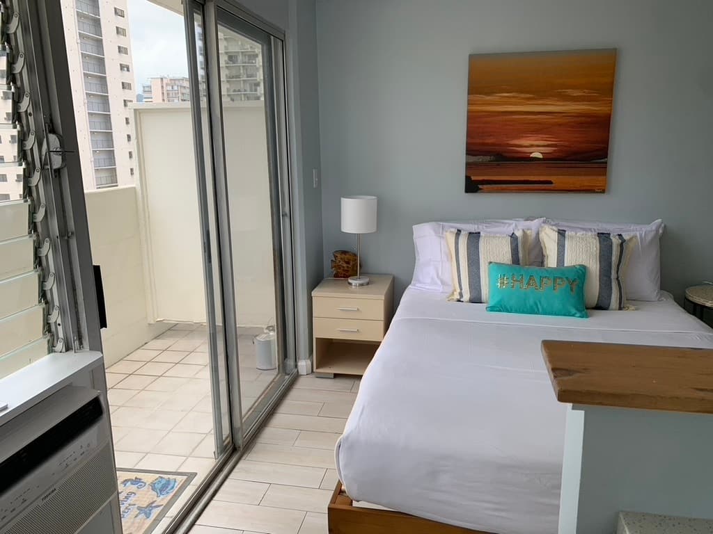 Condo in Honolulu · ★4.65 · Studio · 1 bed · 1 shared bath - Photo 1