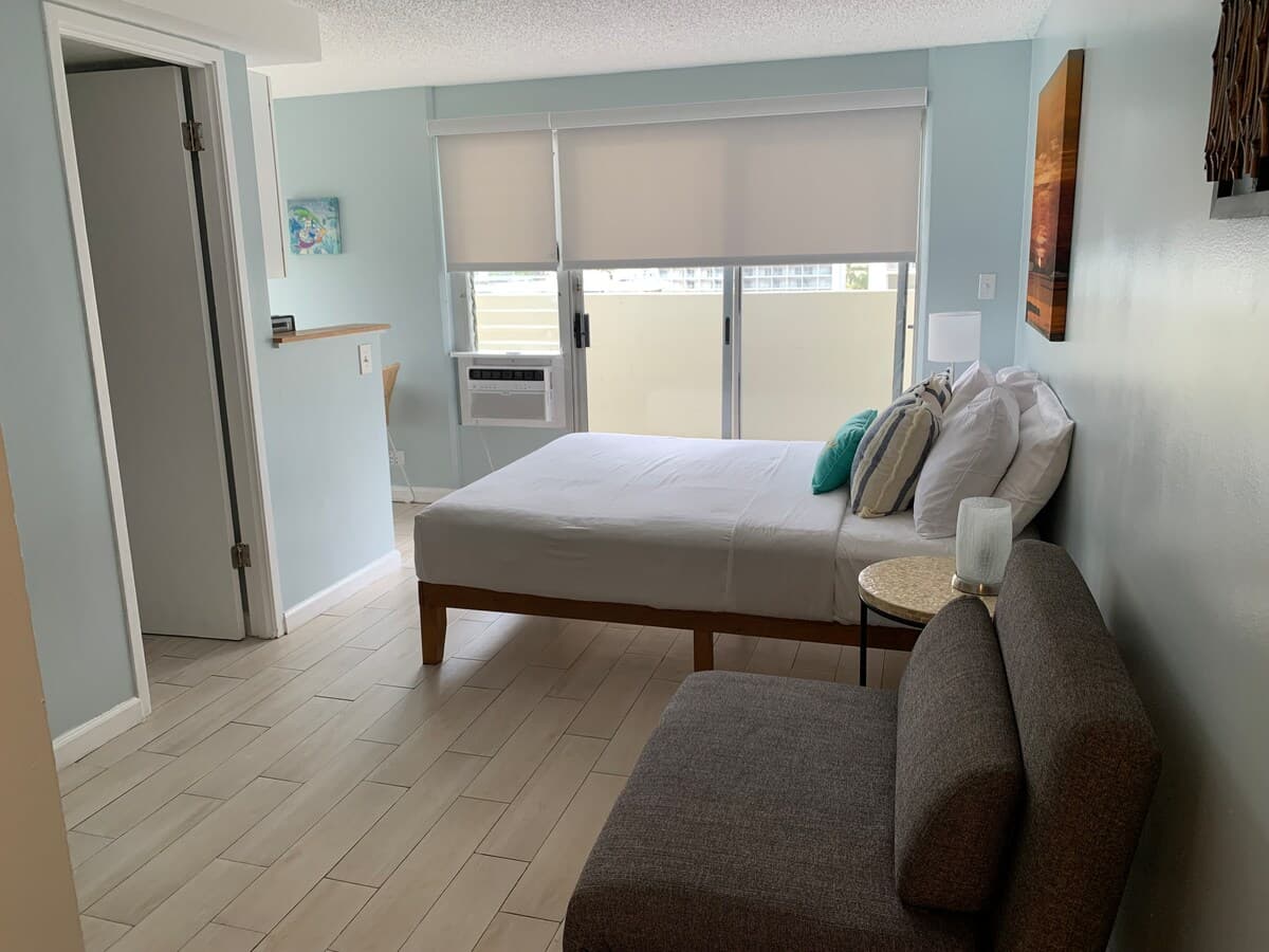 Condo in Honolulu · ★4.65 · Studio · 1 bed · 1 shared bath - Photo 4