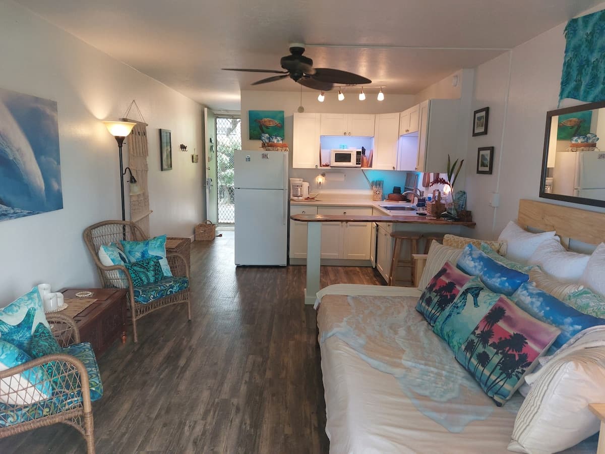 Condo in Kailua-Kona · ★4.87 · Studio · 1 bed · 1 bath - Photo 1