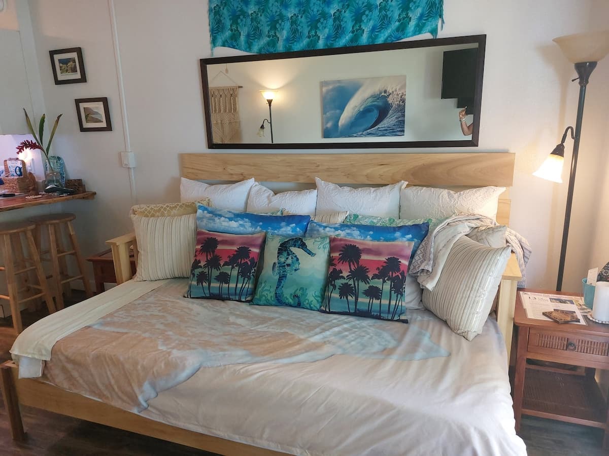 Condo in Kailua-Kona · ★4.87 · Studio · 1 bed · 1 bath - Photo 4