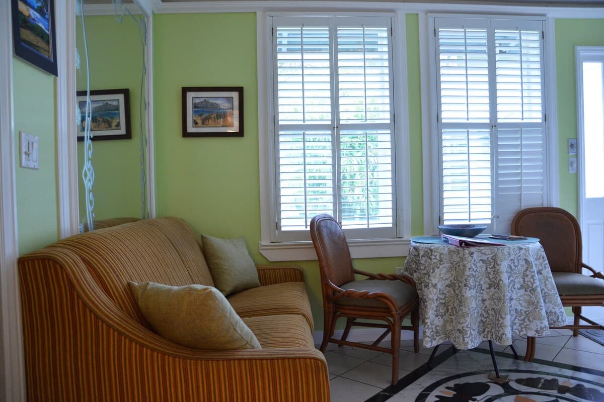 2 Bedroom, 2 Bath w/Private Lanai 5 Min to Ocean - Photo 3