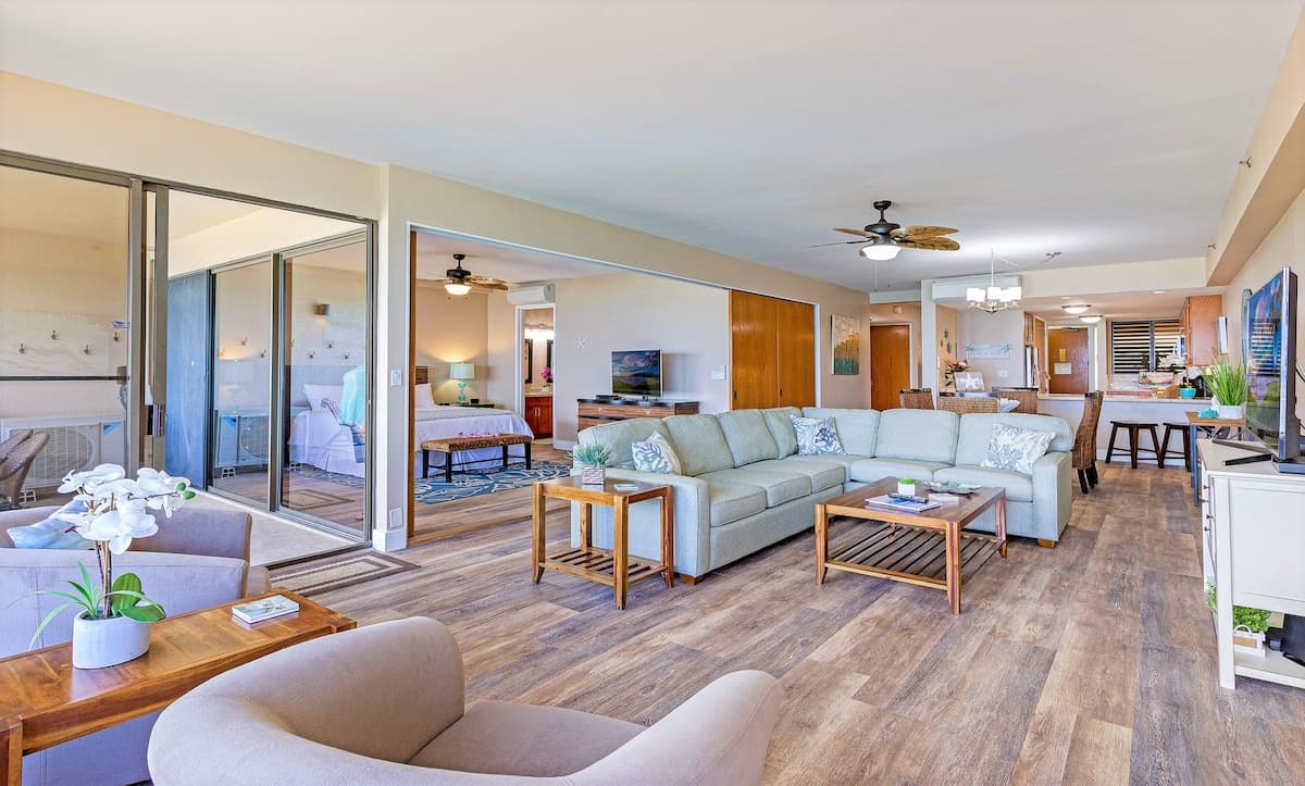 Condo in Lahaina · ★4.94 · 2 bedrooms · 4 beds · 2 baths - Photo 4
