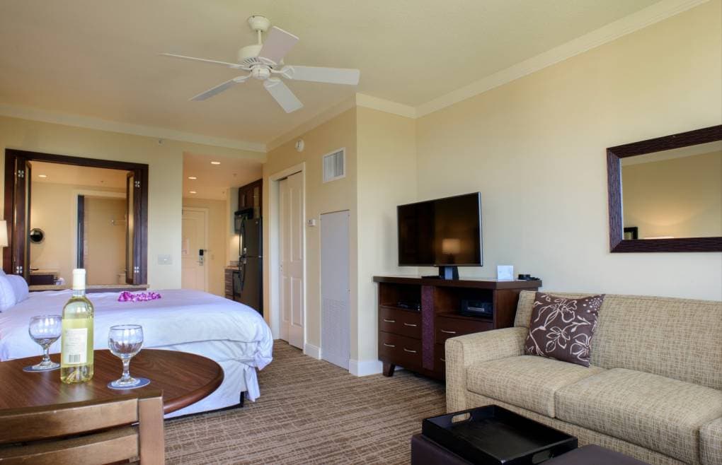 Condo in Lahaina · ★4.9 · 1 bedroom · 2 beds · 1 bath - Photo 4
