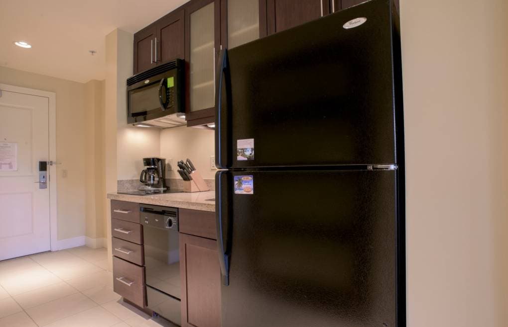 Condo in Lahaina · ★4.9 · 1 bedroom · 2 beds · 1 bath - Photo 3