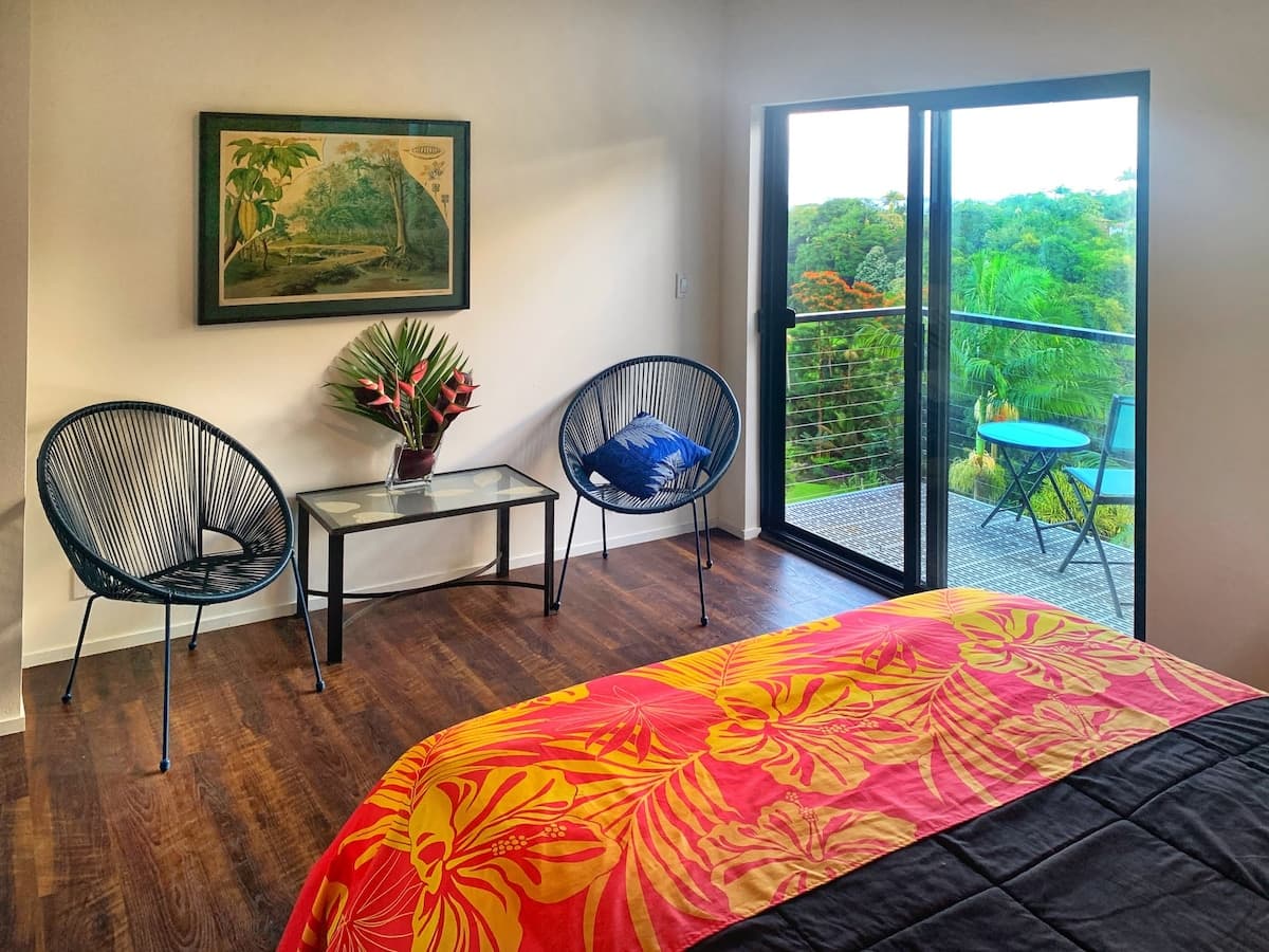 Hilo Bay Room at the Hamakua Chocolate Farm - Photo 1