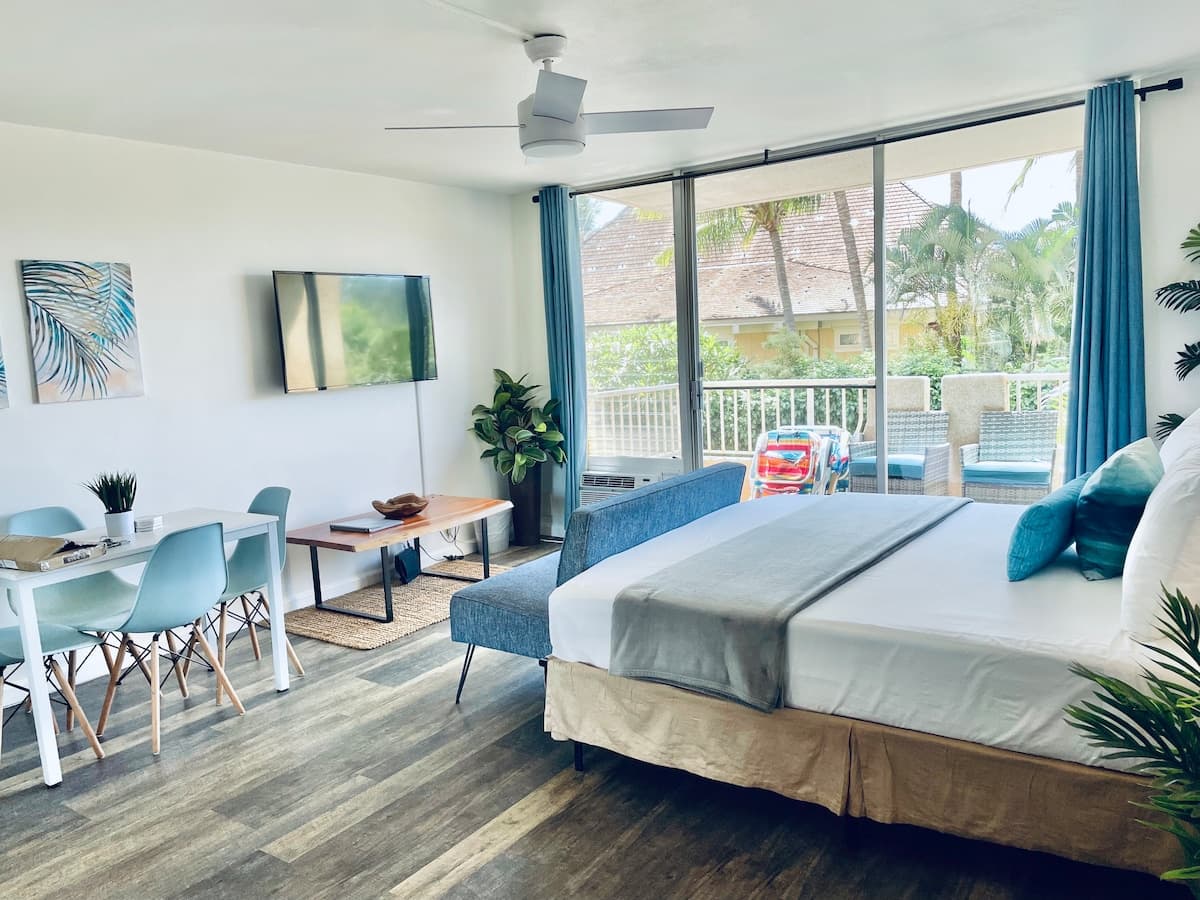 Condo in Kihei · ★4.86 · 1 bedroom · 2 beds · 2 baths - Photo 2