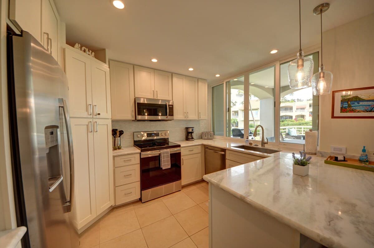 Condo in Kihei · ★4.87 · 2 bedrooms · 3 beds · 2 baths - Photo 2