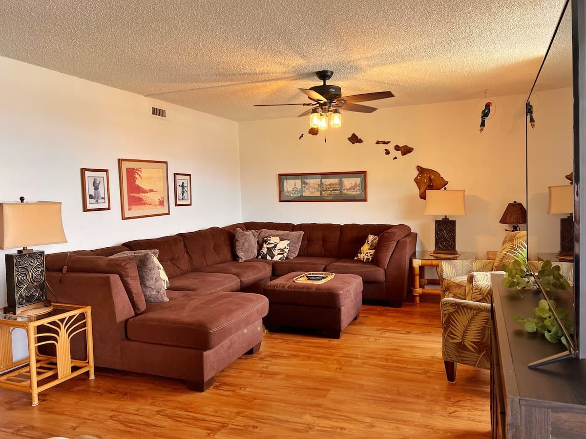 Condo in Kailua-Kona · ★4.93 · 2 bedrooms · 2 beds · 2 baths - Photo 1