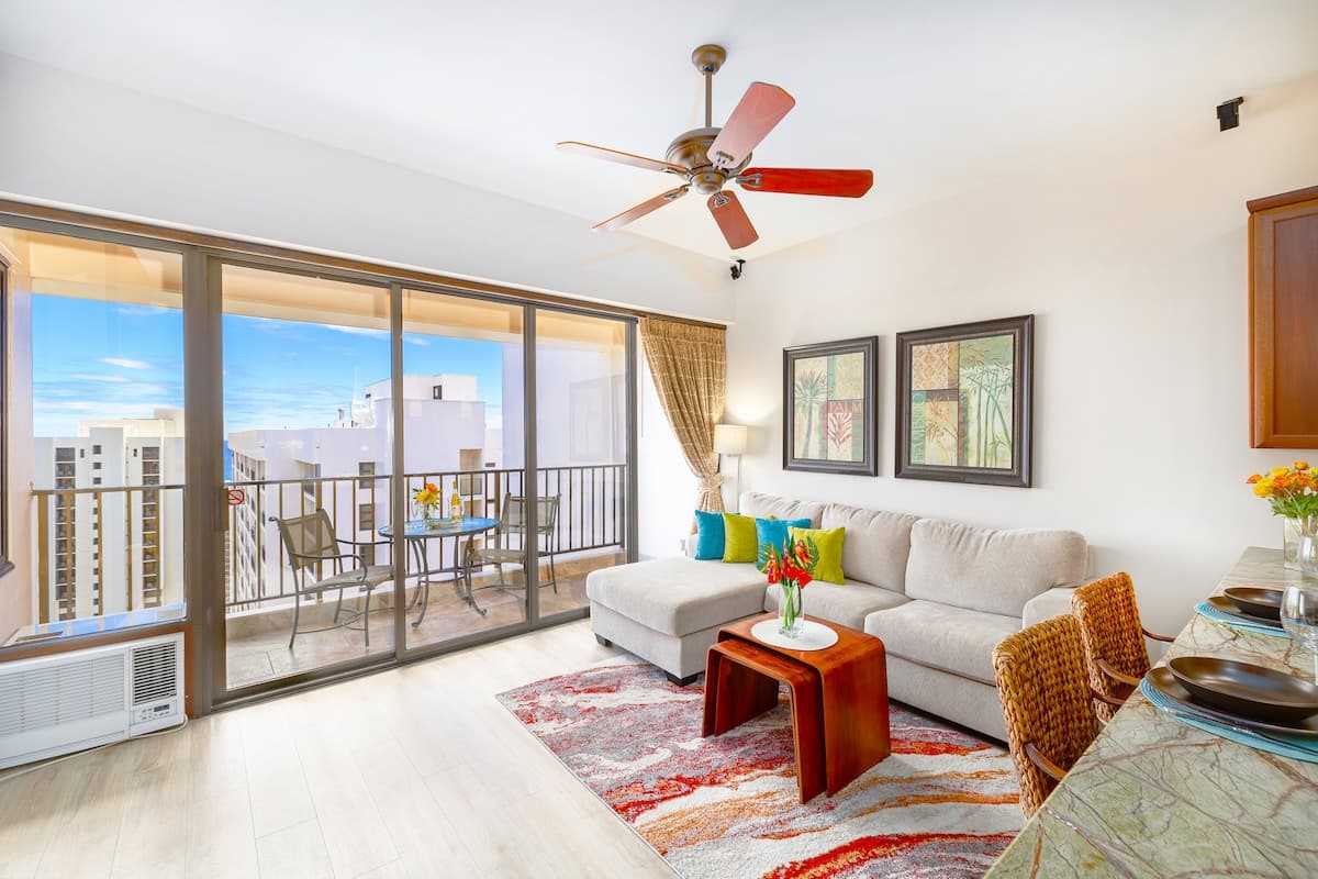 Condo in Honolulu · ★4.88 · 1 bedroom · 1 bed · 1 private bath - Photo 3