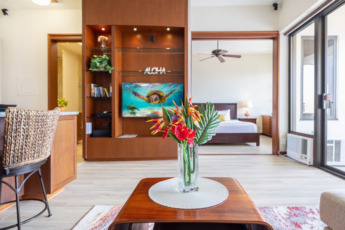 Condo in Honolulu · ★4.88 · 1 bedroom · 1 bed · 1 private bath - Photo 4
