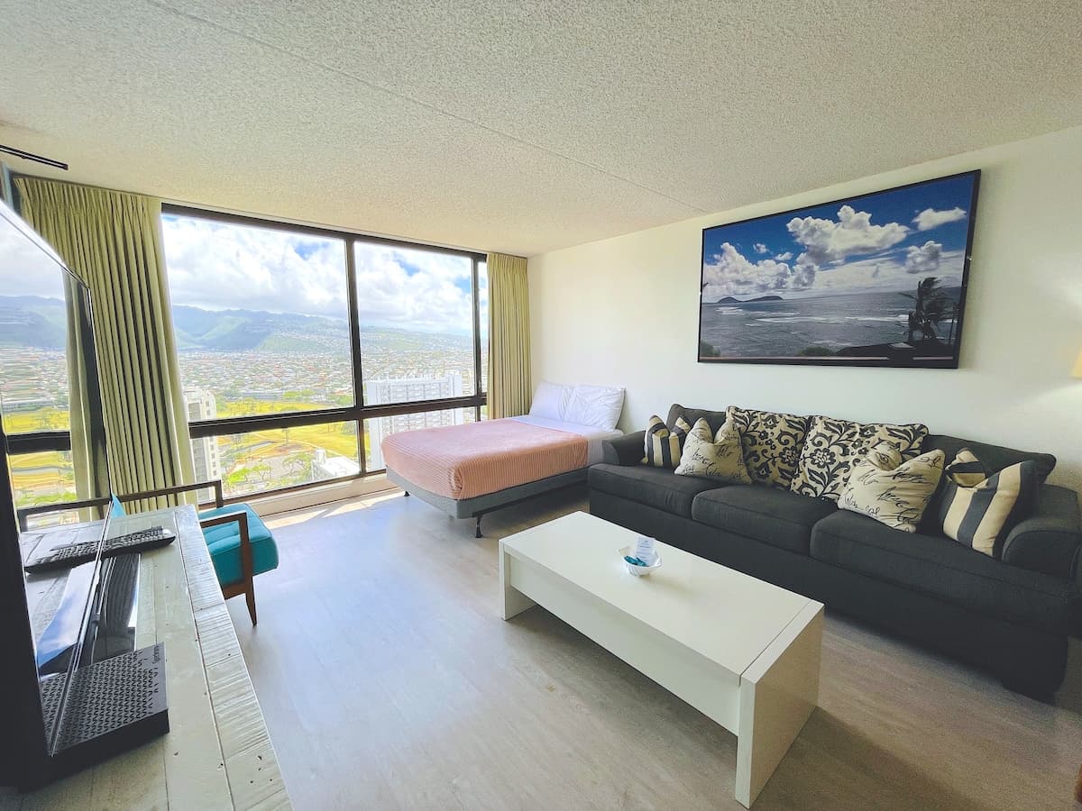 Waikiki Sunset 31st Floor, Free Parking - Photo 1