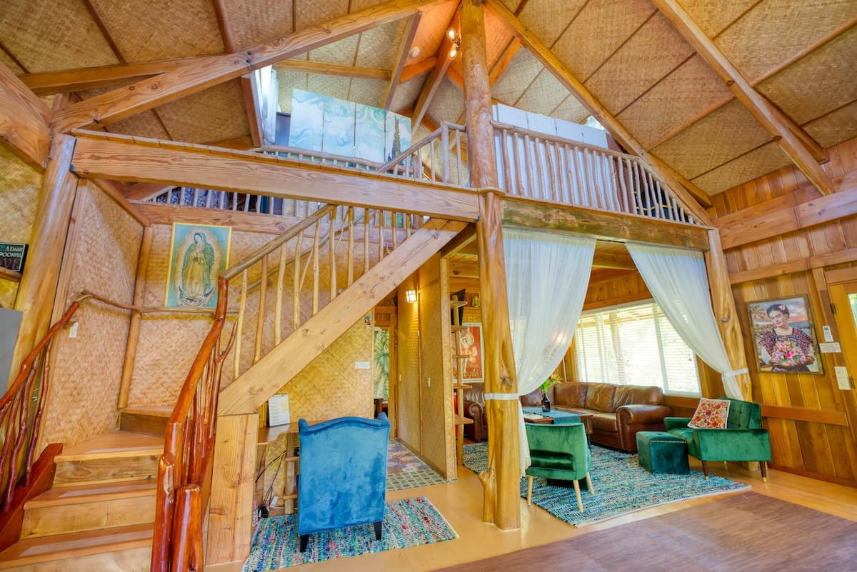Cabin in Hawaiian Paradise Park · ★4.85 · 3 bedrooms · 4 beds · 1.5 private baths - Photo 1