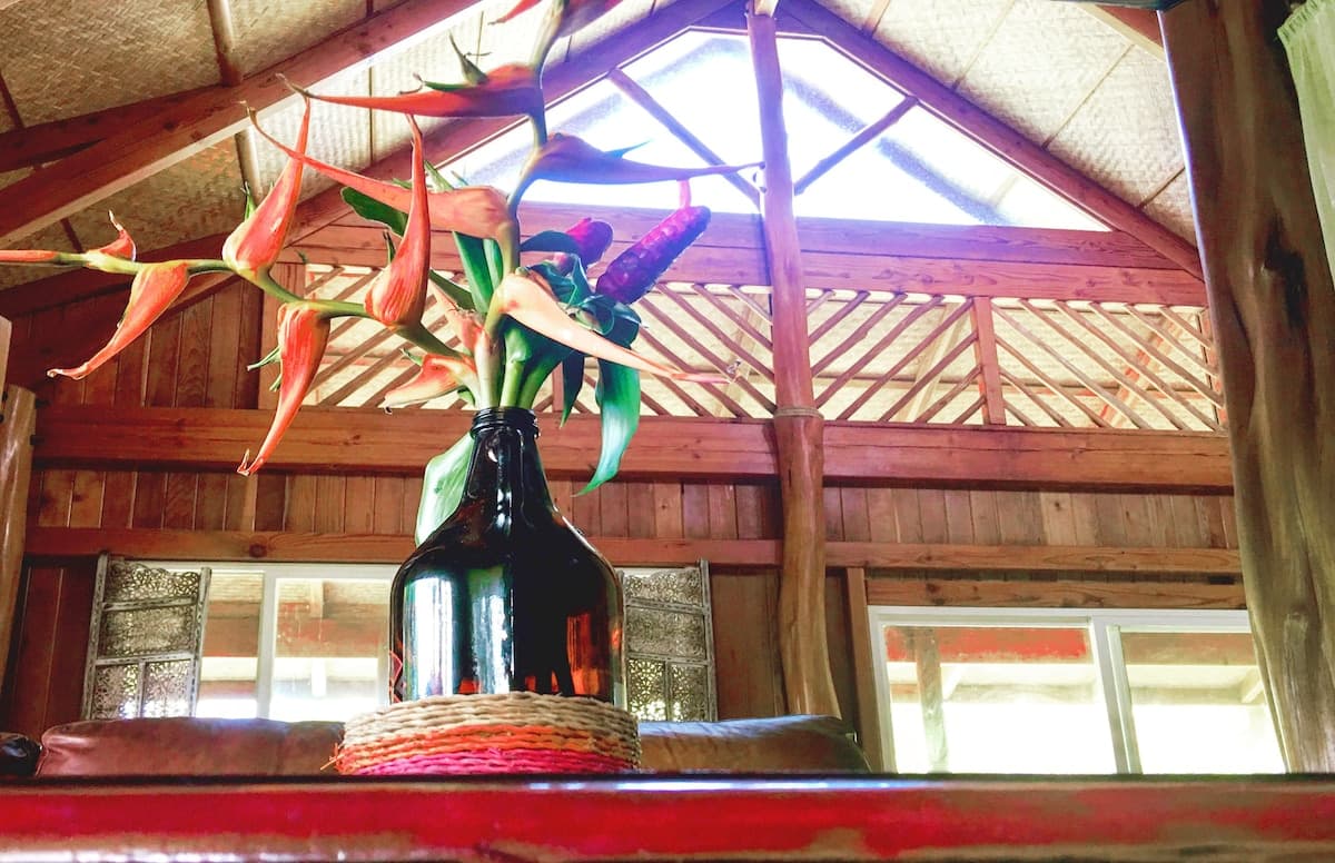 Cabin in Hawaiian Paradise Park · ★4.85 · 3 bedrooms · 4 beds · 1.5 private baths - Photo 4