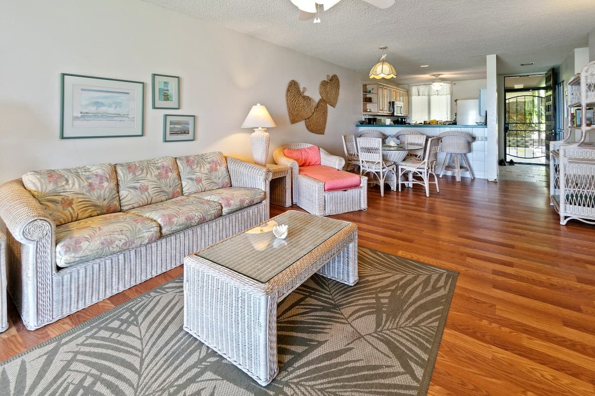 Condo in Kailua-Kona · ★4.44 · 2 bedrooms · 2 beds · 2 baths - Photo 4