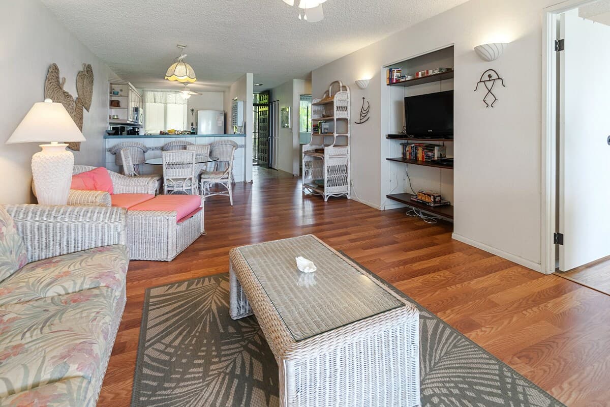 Condo in Kailua-Kona · ★4.44 · 2 bedrooms · 2 beds · 2 baths - Photo 5