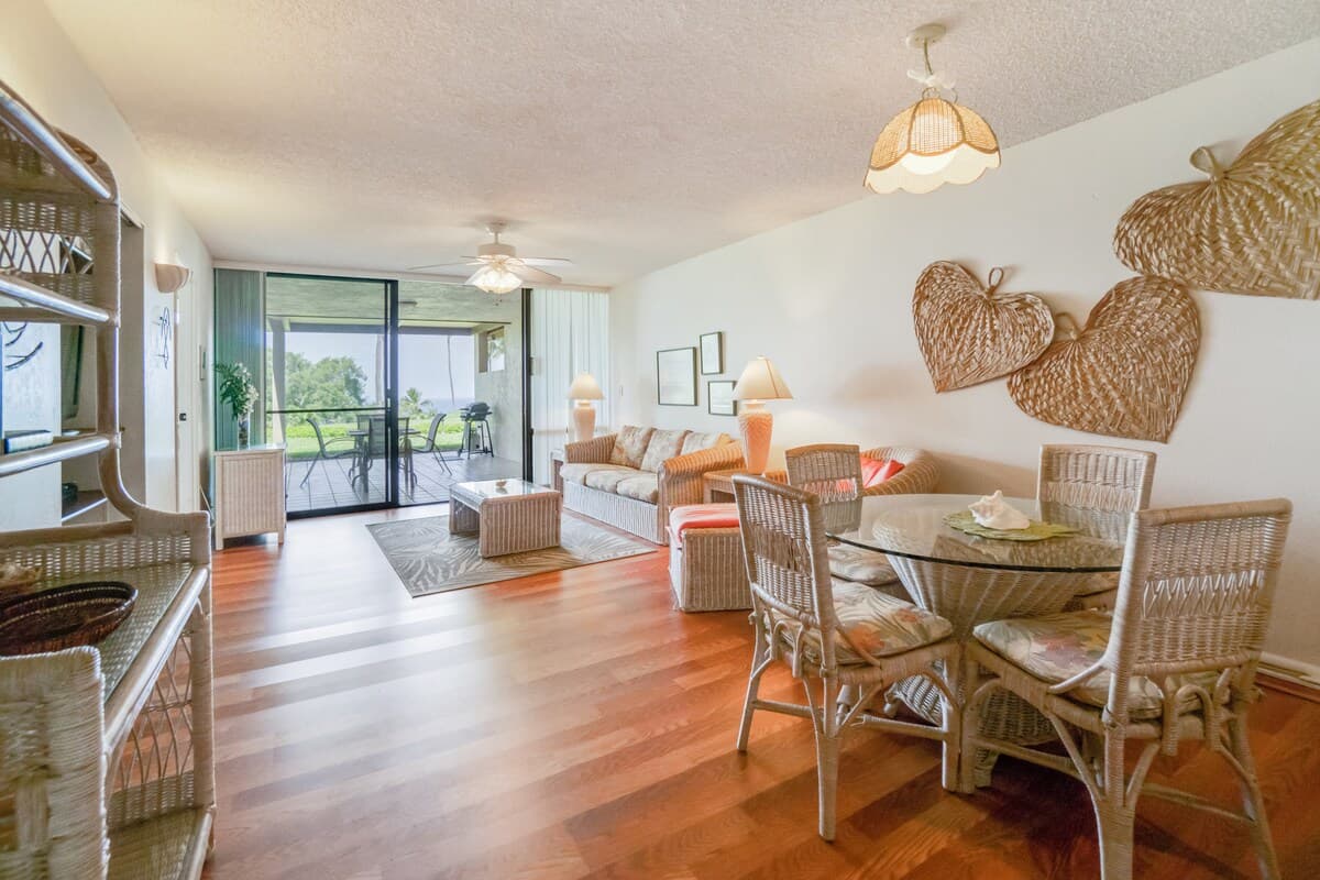 Condo in Kailua-Kona · ★4.44 · 2 bedrooms · 2 beds · 2 baths - Photo 1