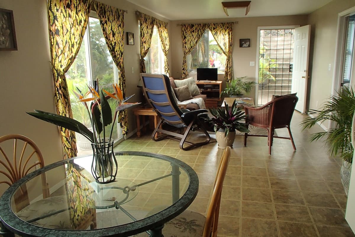 Entire Kailua-Kona apartment with OCEAN VIEW - Photo 2