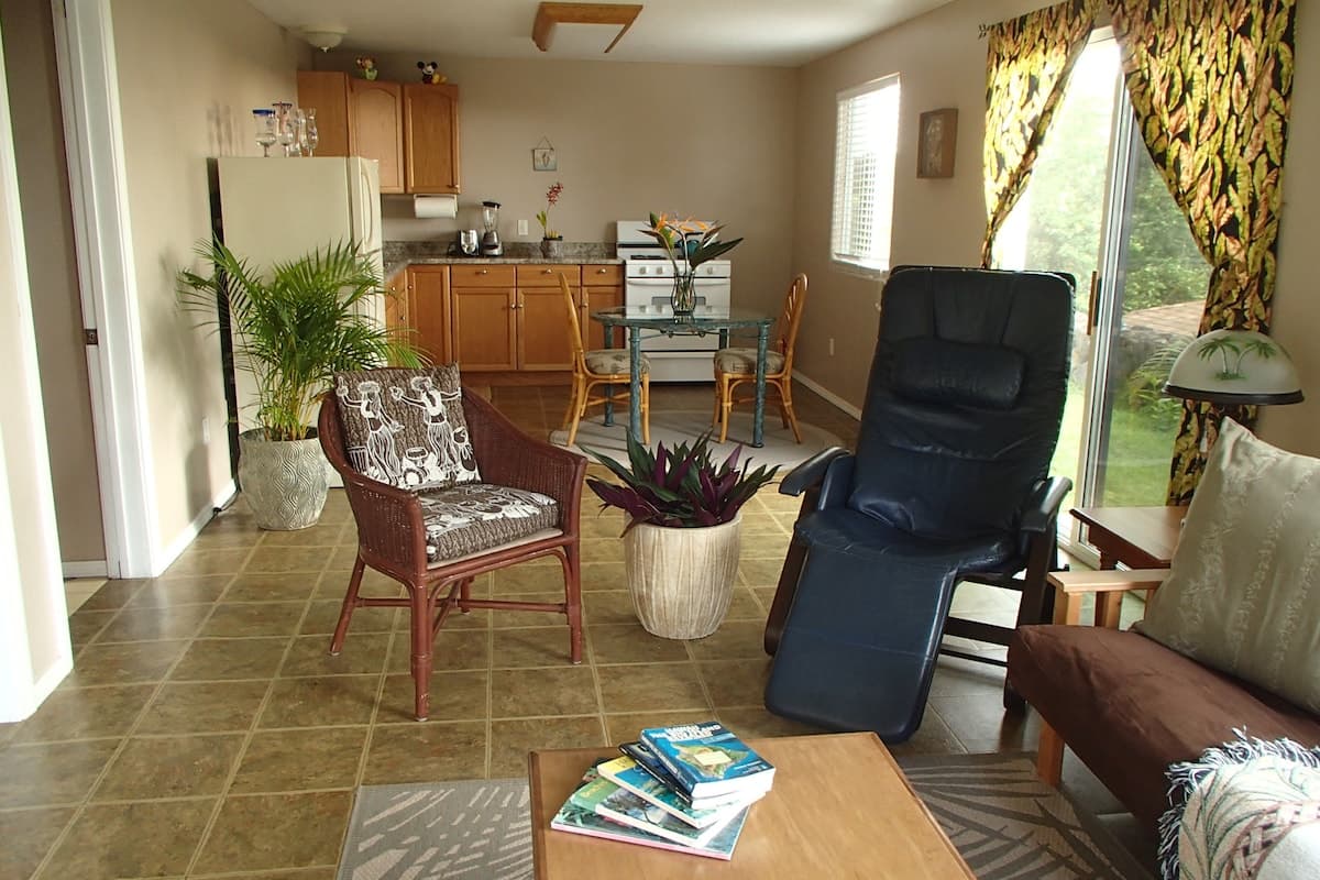 Entire Kailua-Kona apartment with OCEAN VIEW - Photo 1