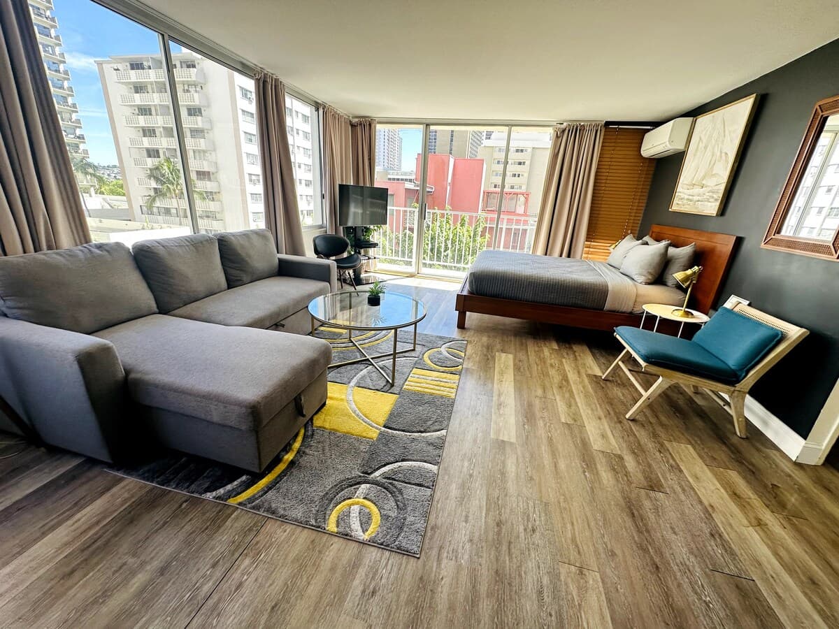 Condo in Honolulu · ★4.78 · 1 bedroom · 3 beds · 1 private bath - Photo 3