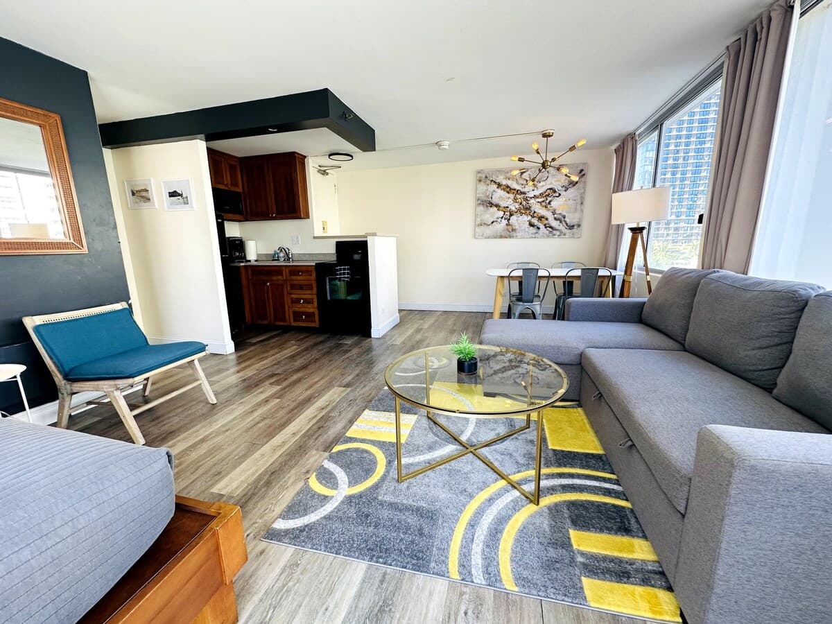Condo in Honolulu · ★4.78 · 1 bedroom · 3 beds · 1 private bath - Photo 4