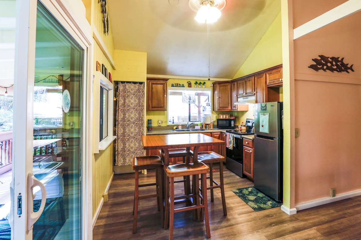 Home in Mountain View · ★4.93 · 2 bedrooms · 2 beds · 1.5 baths - Photo 5