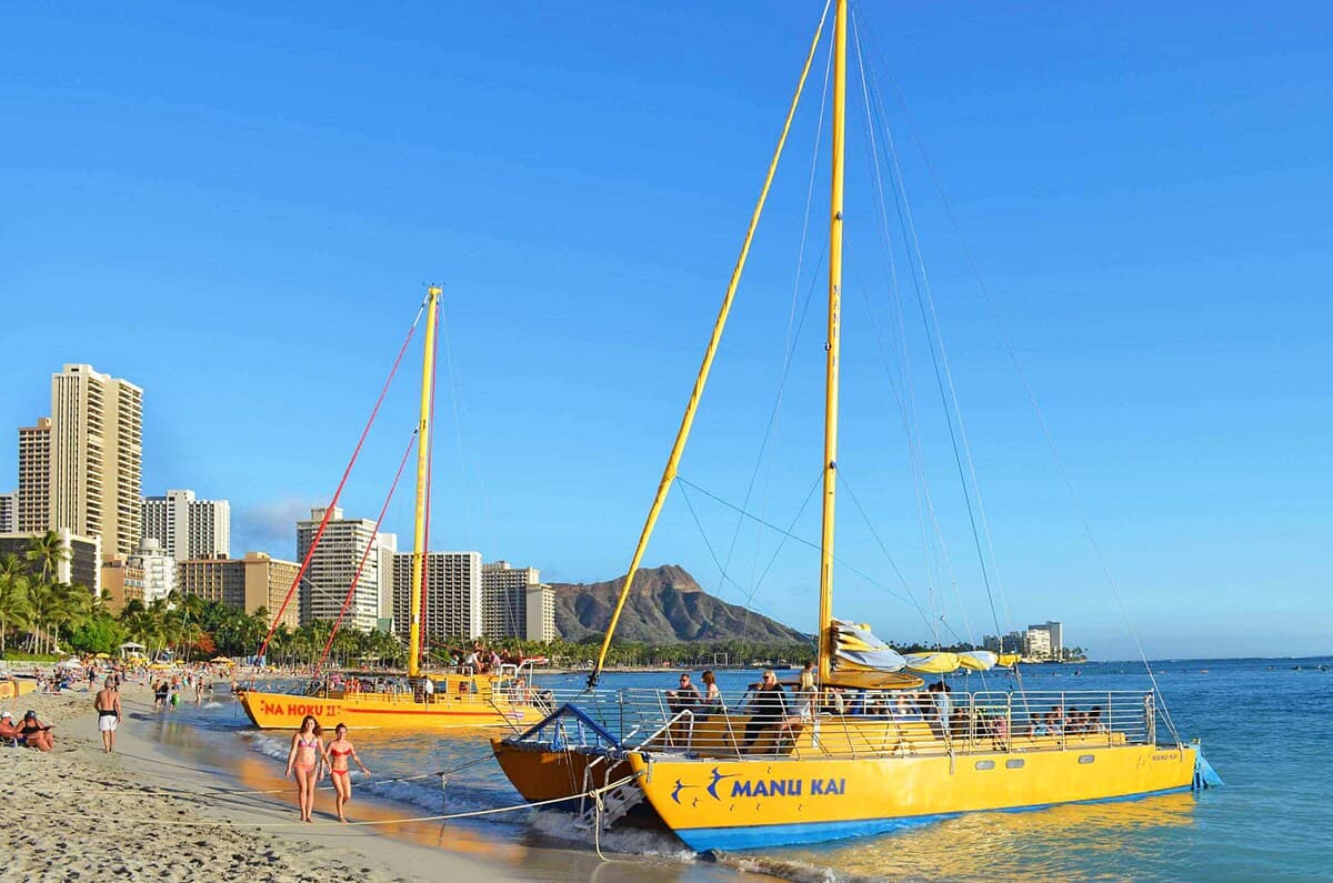 Condo in Honolulu · ★4.76 · 1 bedroom · 2 beds · 1 private bath - Photo 4