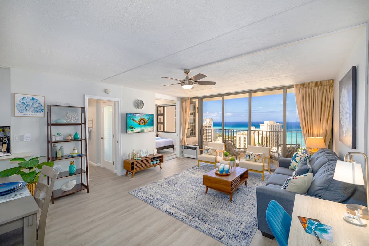 Condo in Honolulu · ★4.9 · 1 bedroom · 2 beds · 1 private bath - Photo 4