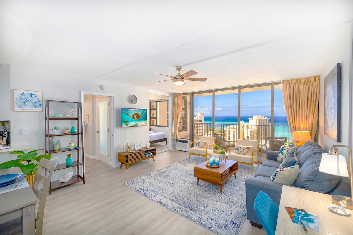 Condo in Honolulu · ★4.9 · 1 bedroom · 2 beds · 1 private bath - Photo 1
