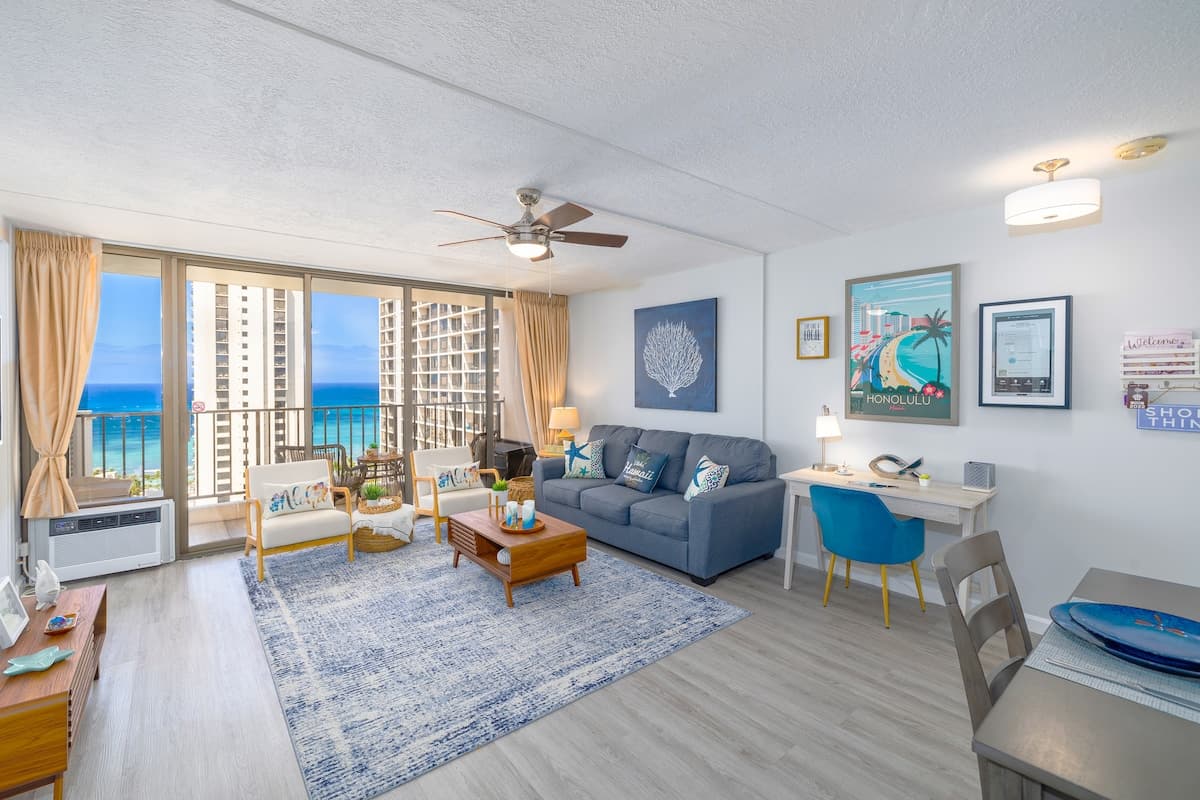 Condo in Honolulu · ★4.9 · 1 bedroom · 2 beds · 1 private bath - Photo 2