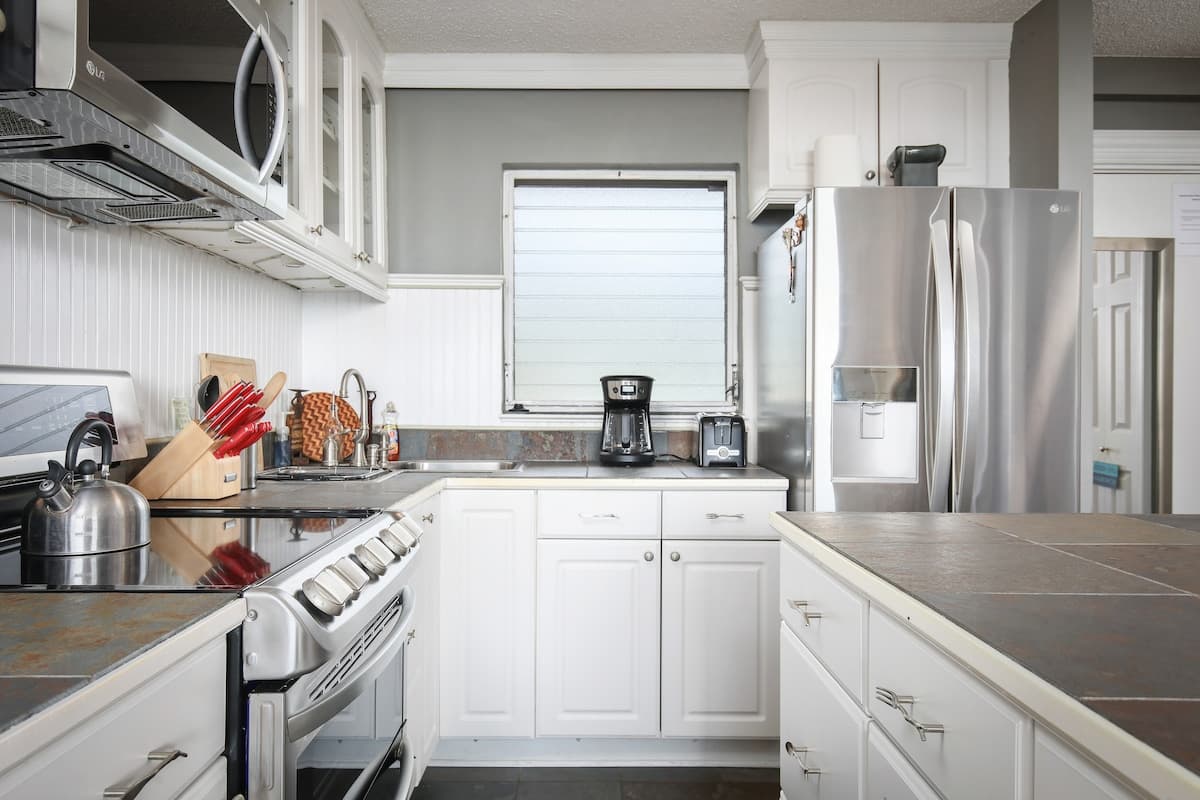 Condo in Kailua-Kona · ★4.83 · 1 bedroom · 2 beds · 1 bath - Photo 3